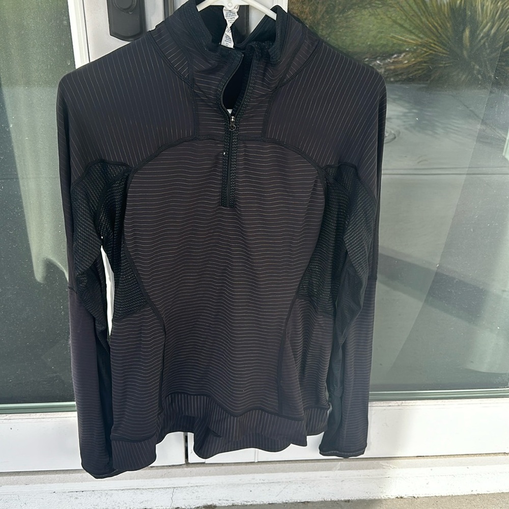 Lululemon black pullover size 12 gently used
